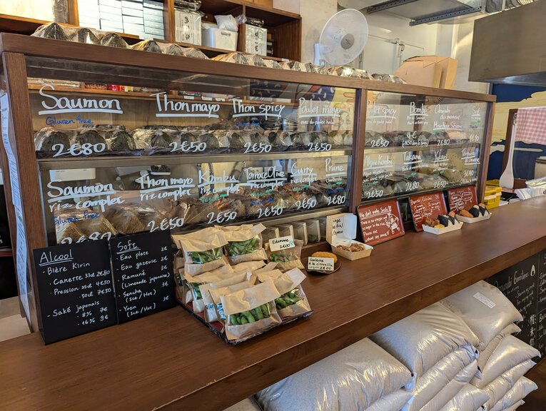 パリで大人気の「おむすび権米衛」店内　©Yu Saito