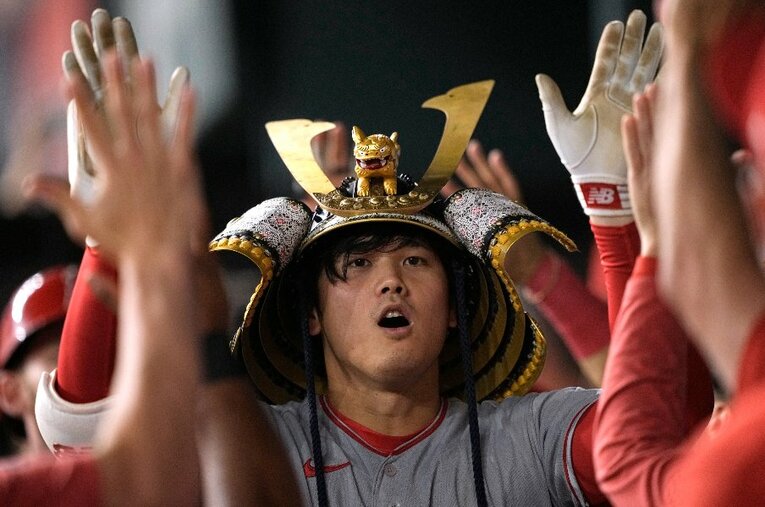 現地時間6月15日のレンジャーズ戦で22号2ランを放った大谷翔平。直近7戦6発と、まさに「手が付けられない」状態に入っている ／ photograph by Getty Images