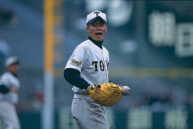 昔の帽子のツバは「逆V字型」が多かったが… ©BUNGEISHUNJU