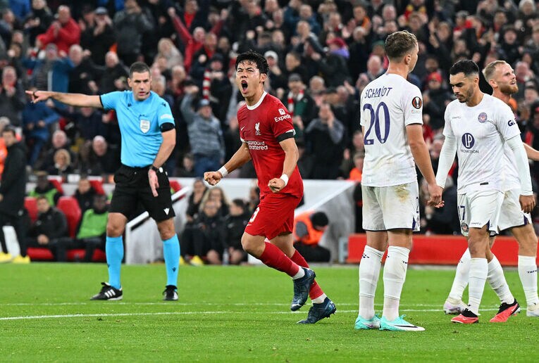 トゥールーズ戦での移籍後初ゴールに雄たけびを上げる遠藤航　©Getty Images