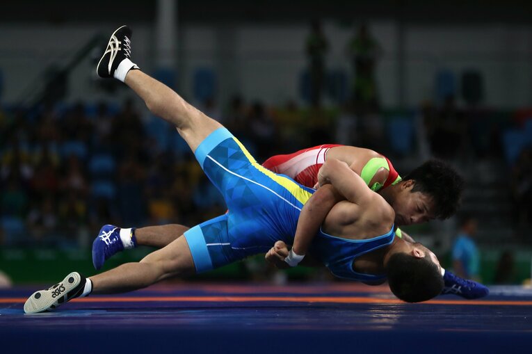 ガムを噛んだら歯ぐきから出血…レスリングの過酷な“減量”の実態「1日で10kg体重を増やす選手もいました」《東京五輪を楽しむツボ》(3)