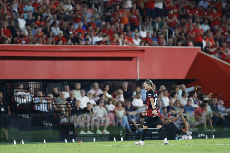 ピッチを去る際、浅野には笑みが浮かんでいるように見えた