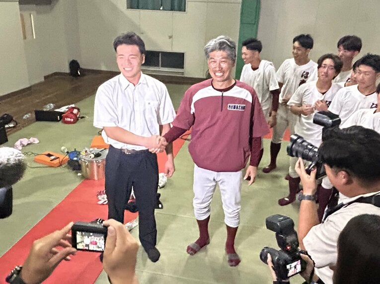 無名公立校・沼津商のドラフト初指名…後藤と仲間たちの号泣・喜び舞台裏を見る（画像は右に続きます）　　©Jun Aida