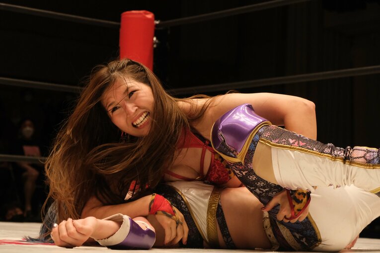 「闘うグラドル」もデビュー、アクトレスガールズの“華がスゴい”新人たちの裏で…エース・青野未来が泣いた理由「まったく追いつけていない」(58)