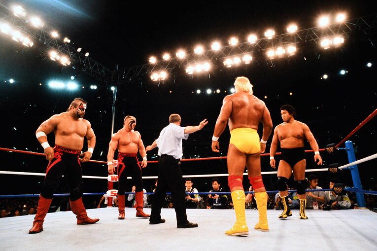 ロード・ウォリアーズと対戦した天龍源一郎とハルク・ホーガン組。1991年3月30日、東京ドーム　©Essei Hara