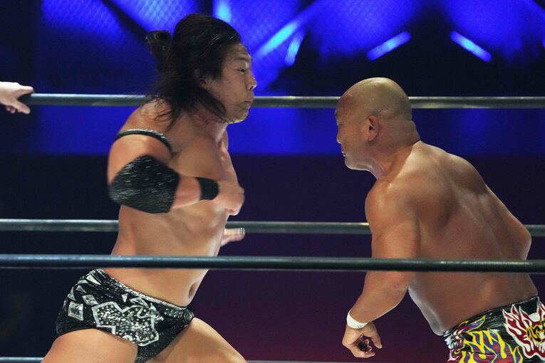 竹下幸之介vs.田中将斗。7月21日、両国国技館　©Masashi Hara