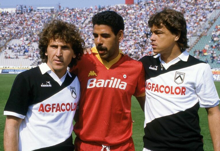 ウディネーゼ時代のジーコ（左）。中央はローマ時代のトニーニョ・セレーゾ　©Getty Images