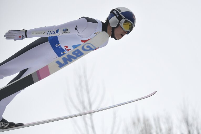 2回目は追い風ながらもビッグジャンプで首位に浮上した小林©Getty Images