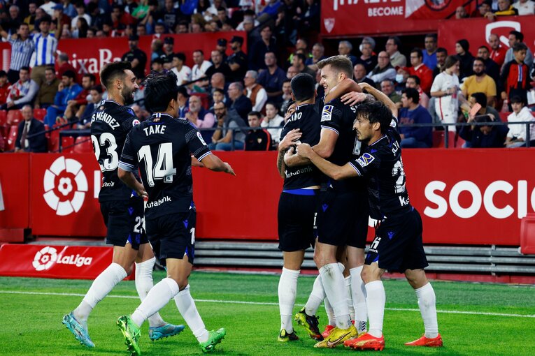 久保建英「脱臼ケガ明け緊急出場」を撮った…W杯へ頼もしい攻撃力と“激論”、気になるのは“ほぼ90分プレー時の疲労感”(49)