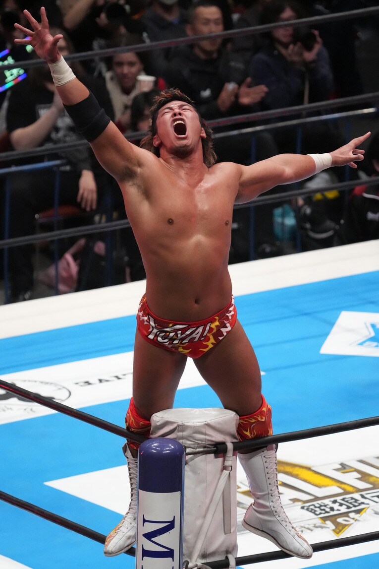 SANADAを下し雄叫びをあげる上村優也　©Masashi Hara