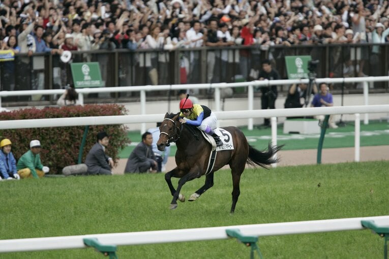 ディープインパクトが圧勝した2005年のダービー　©Takuya Sugiyama