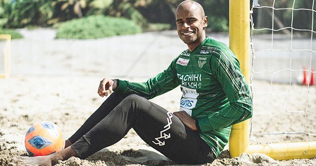 ビーチサッカーW杯MVP茂怜羅オズ。ラモス監督の焼肉、伝道師の危惧。 サッカー日本代表 Number Web ナンバー