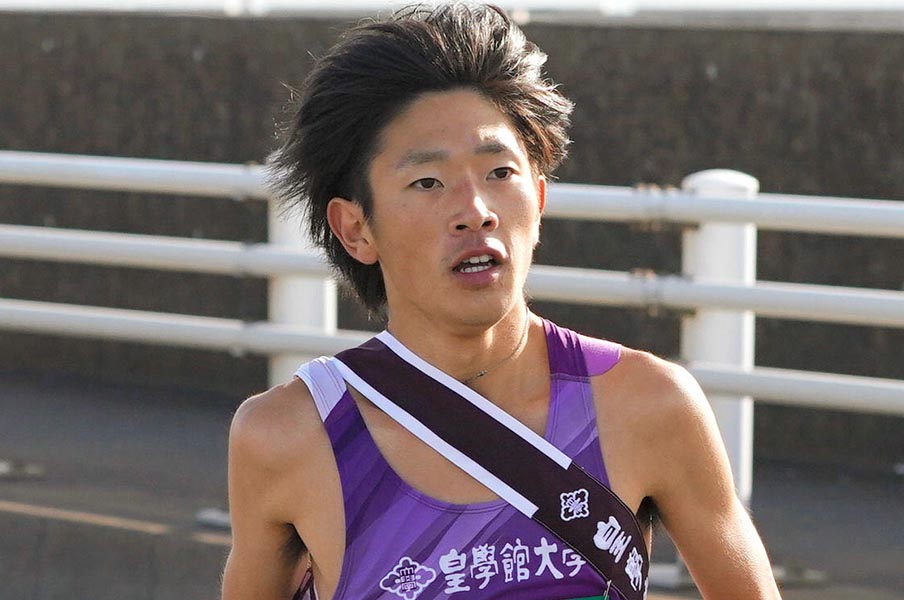 箱根駅伝スター抑え現役日本人学生トップ、“皇學館大”を選んだ川瀬翔矢の卒業後 「パリ五輪にはトラックで」<Number Web> photograph by JIJI PRESS