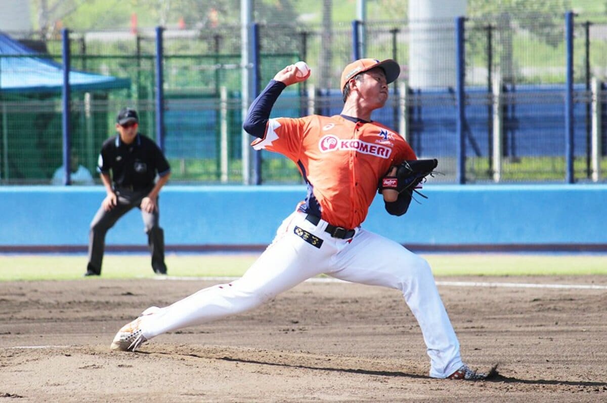 新潟でドラフト指名を待つ長身右腕 今年で24歳 即戦力にならなければ ドラフト会議 プロ野球 Number Web ナンバー