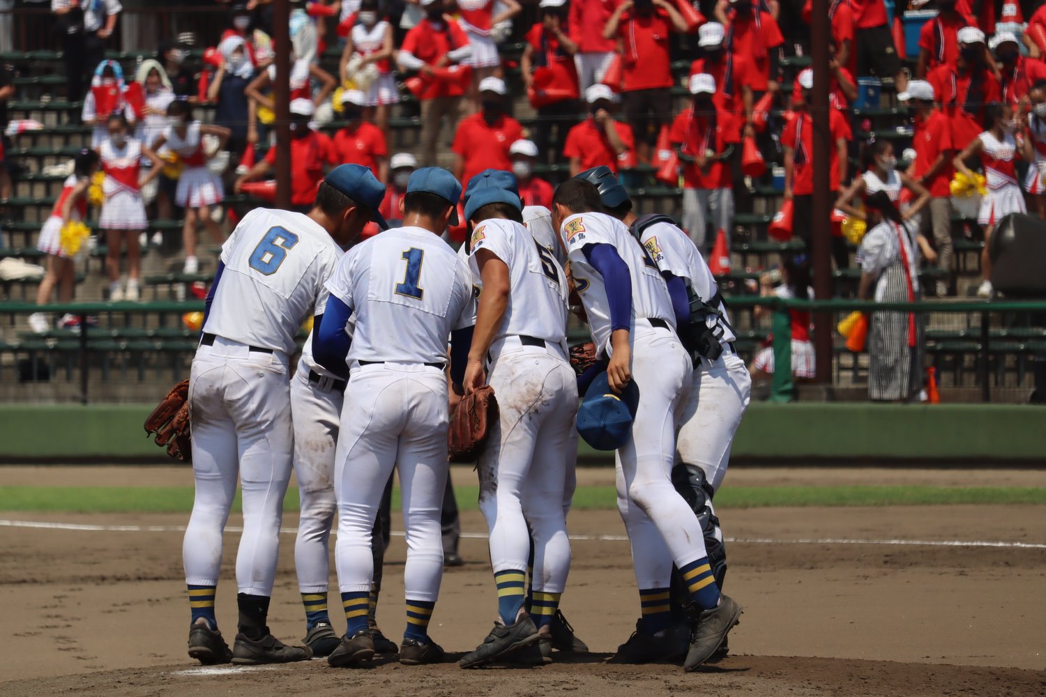 7月20日の準々決勝、光南高校戦。ピンチでマウンドに集まる聖光学院の選手たち　©Genki Taguchi