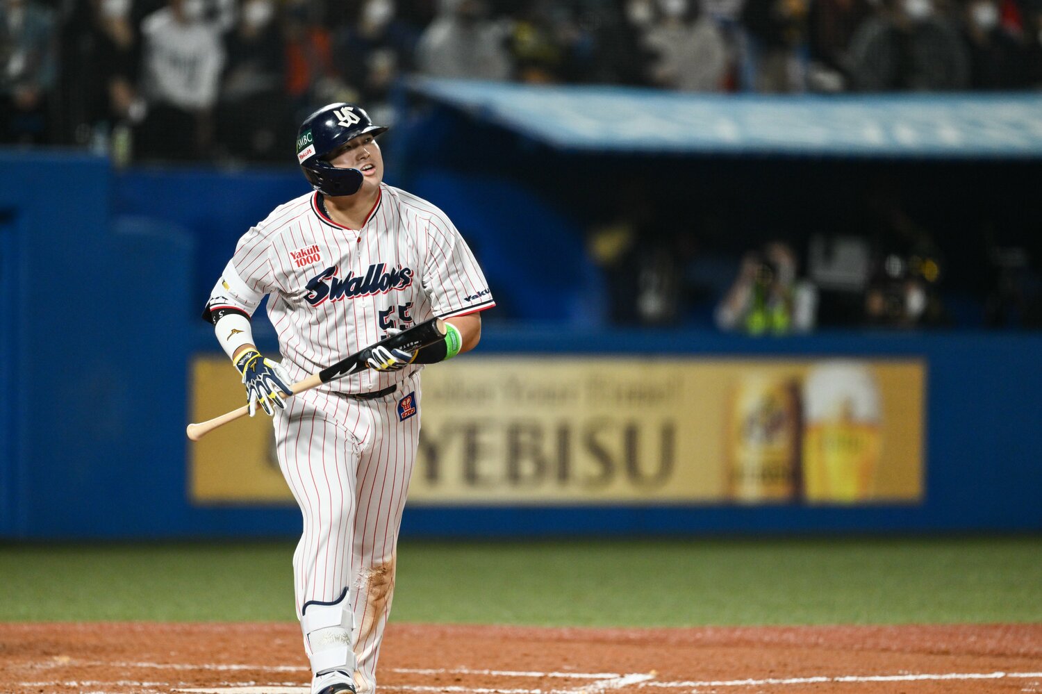 シリーズ第1戦で9回にダメ押しの本塁打を放ったヤクルト村上 ©Nanae Suzuki