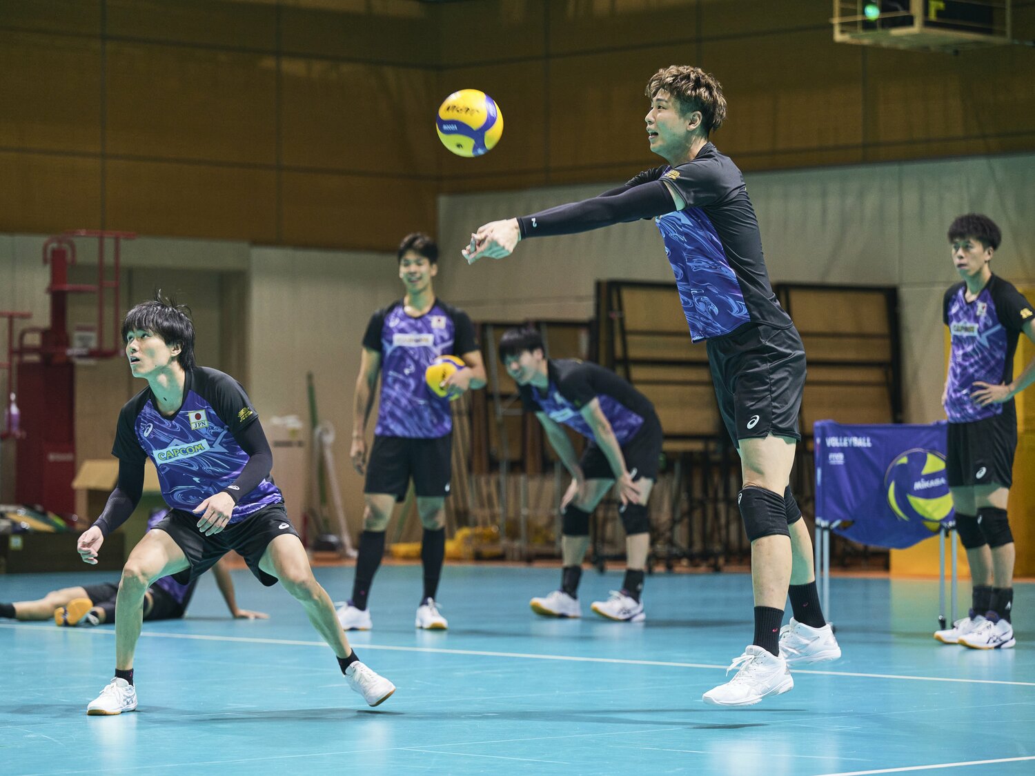 ボールを扱う技術が高い小野寺太志（右）　©︎Yuki Suenaga