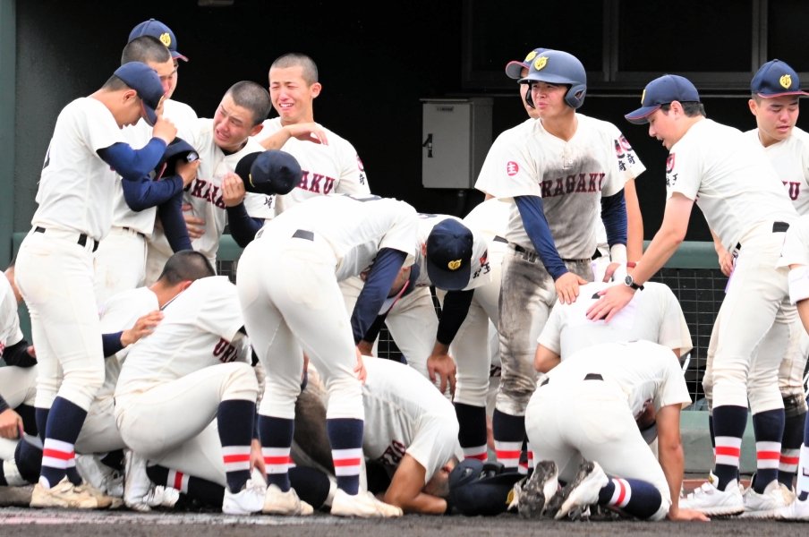 高校野球“まさかの番狂わせ”浦和学院の誤算…34歳監督が明かす“敗戦10日後の胸中”「1週間、高校野球を見られず…」公立校・滑川総合との激闘ウラ側＜Number Web＞ photograph by Asahi Shimbun