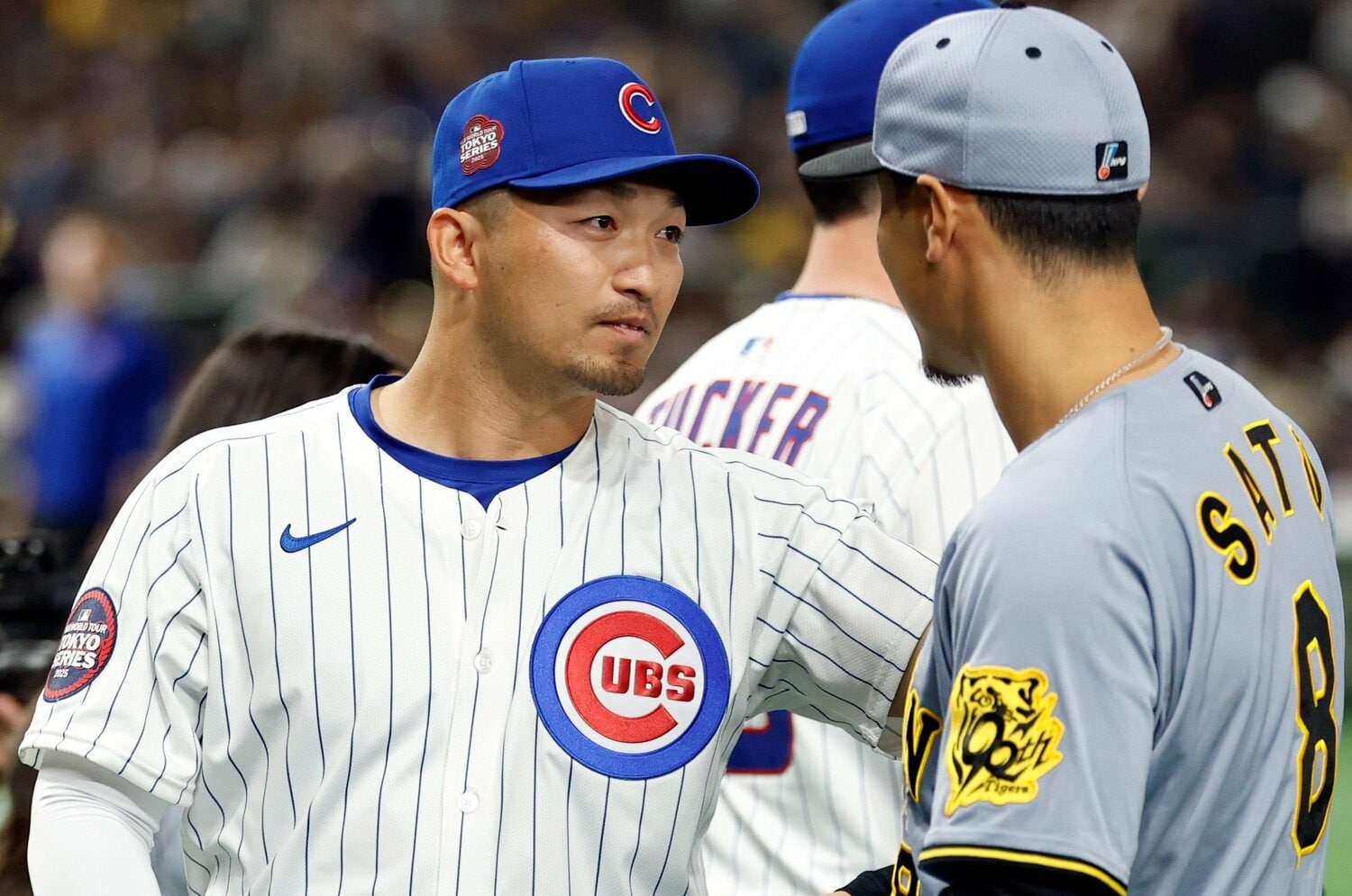 阪神とのプレシーズンマッチにて佐藤輝明と ©Getty Images