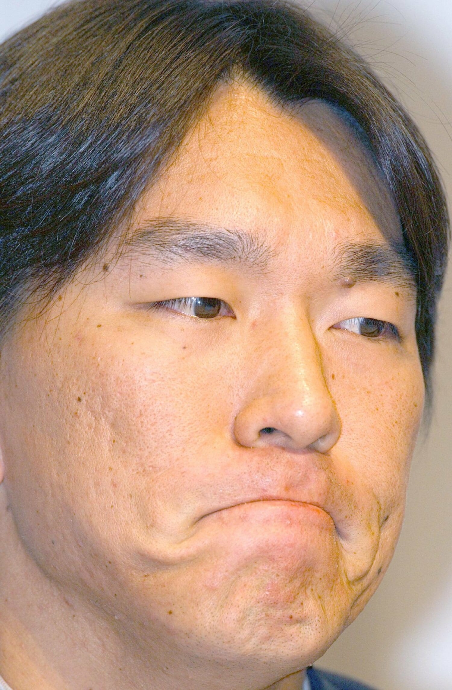FA宣言をしてメジャー挑戦を表明した松井秀喜。沈痛な表情で移籍会見をした(2002年11月1日) ©️SANKEI SHIMBUN