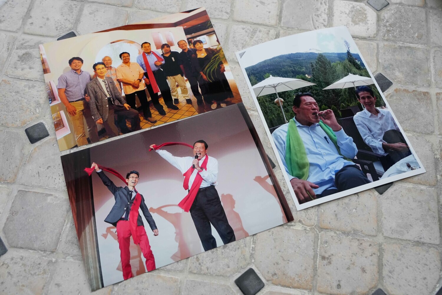 パラオ（左上）。バドガシュタイン（右）。お祝いに駆けつけてくれた猪木と「ダァー！」（長岡さんの記念アルバムから複写）