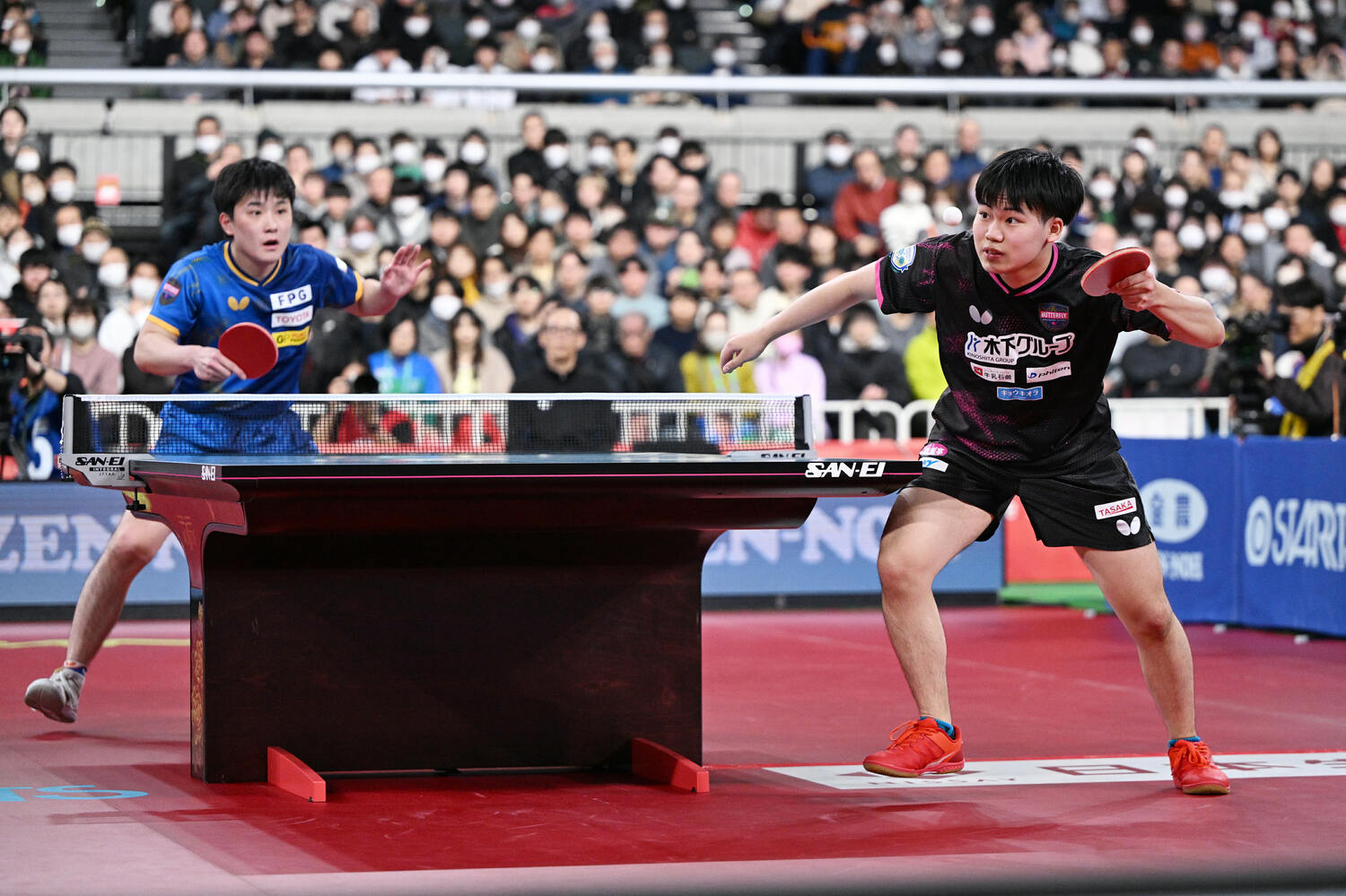 全日本選手権準決勝で張本智和と対戦 ©AFLO