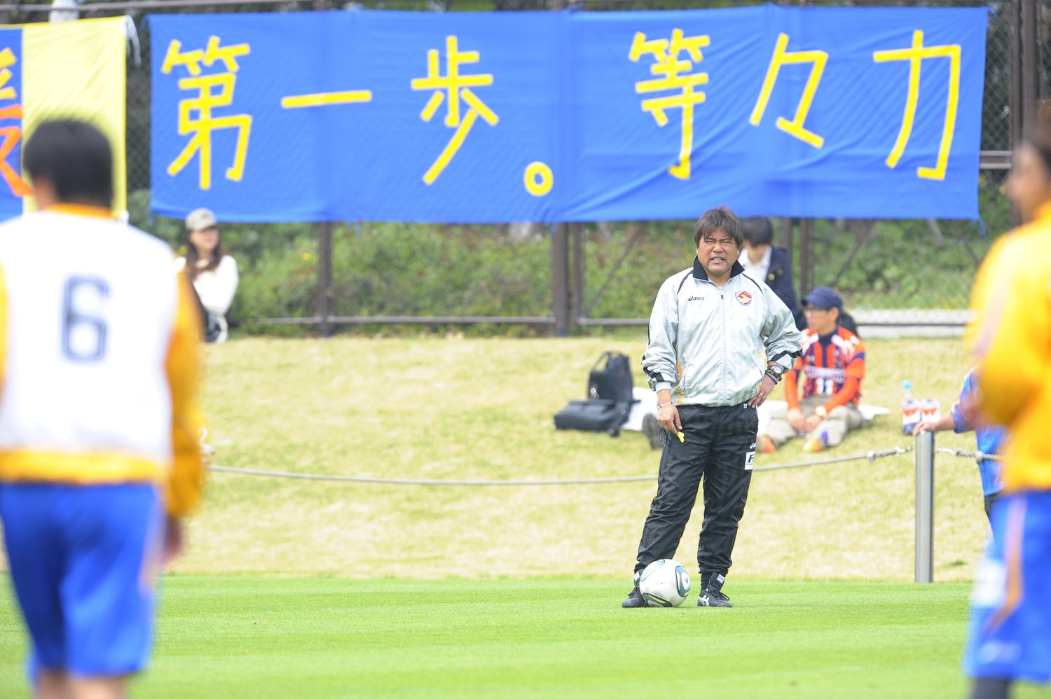 再開初戦に向けて埼玉合宿を行った手倉森監督（2011年4月撮影）　©Toshiya Kondo