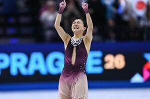 「時間ありますか？」坂本花織がお菓子を配って…海外記者も「なぜ引退するのか？続ける気はない？」世界選手権で現役引退、中継には映らなかった舞台裏