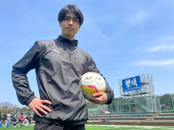 「ベンチでの佇まいも雰囲気があるんです」名門・筑波大サッカー部の選ばれし“推薦組”が異例の決断…わずか1年で“選手”を辞めた、なぜ？＜Number Web＞ photograph by Takahito Ando