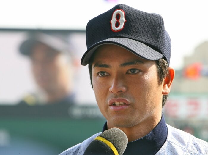 監督就任2カ月で部内暴力が発覚…当時25歳の沖縄尚学・比嘉公也は“試練”をどう乗り越えた？ 球児の心をつないだ秘策「全員、1冊ずつノートを持ってきてくれ」＜Number Web＞ photograph by JIJI PRESS