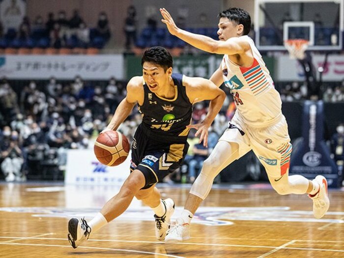 琉球キングス、Bリーグ最大級の新本拠地「沖縄アリーナ」でいよいよ試合 “アリウープよりハードワーク”を目指すワケ<Number Web> photograph by 琉球ゴールデンキングス