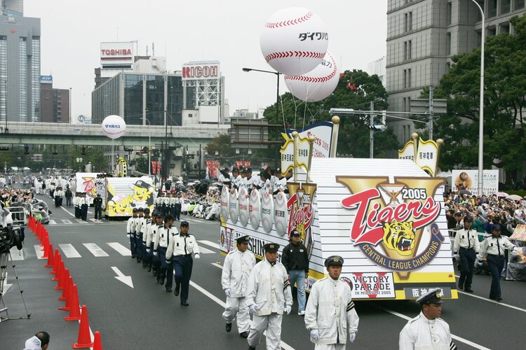 オリックス日本一と御堂筋パレード〉“道頓堀ダイブ”の阪神もやったけど…昔は“ノムさんが主力・南海ホークスが本家”だったワケ（3／3） - プロ野球 -  Number Web - ナンバー