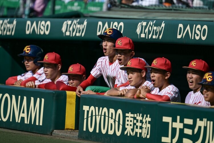 甲子園球児の“イケてる見た目”が激変していた「細眉、今は誰もやってないですね」「帽子のツバはまっすぐ」…それでも残る“根性論”ハチマキ - 高校野球  - Number Web - ナンバー