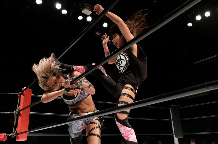 スターダム・ジュリアが語る“危険論”への本音とプロレス観「見る人は気にせず。ただ、どこかでストップをかけないと」《特別グラビア》(38)