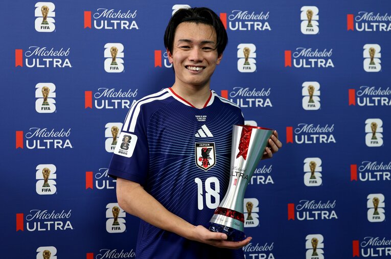 上田綺世はチュニジア戦、文句なしのマンオブザマッチに選ばれたが、背番号18と父親をめぐるストーリーがある ／ photograph by Ryan Pierse-FIFA/Getty Images