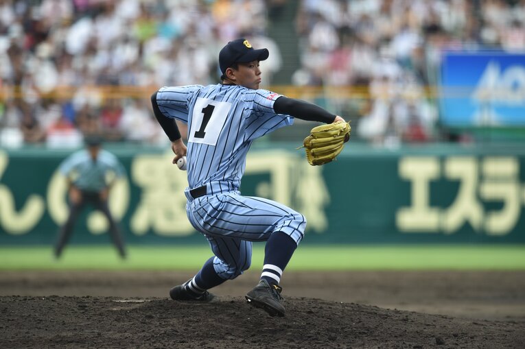 2015年夏の甲子園決勝。東海大相模のエース・小笠原慎之介　©BUNGEISHUNJU