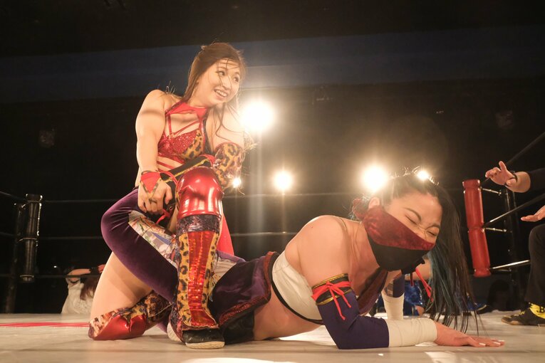 サイコロで勝敗が決まる？ 人気団体が “脱プロレス”で見せる女優たちのチャレンジとは…エース青野未来「エンタメだけど闘いがある」(24)