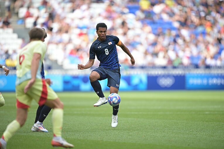 キャプテンの藤田譲瑠チマ　©Takuya Kaneko/JMPA