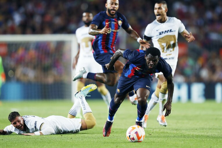 “財政難なのに大補強”バルサを激写　誹謗中傷されたデヨンクへの拍手、33歳レバンドフスキが作る深みとは〈次戦は久保建英ソシエダ〉(12)