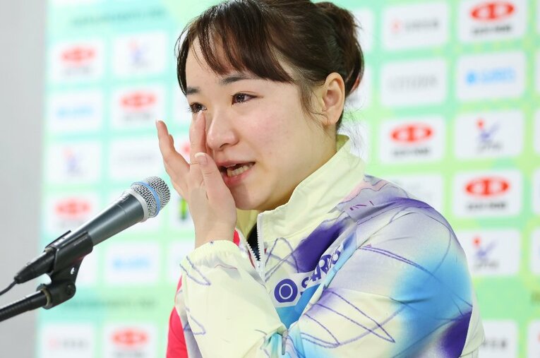 1月26日、全日本選手権6回戦で敗れ、記者会見で涙を流した伊藤美誠 ／ photograph by AFLO