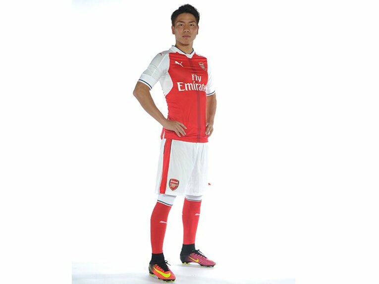 大きな期待を背負って名門・アーセナル加入した浅野（2016年）　©Getty Images