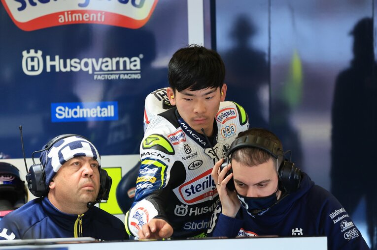 佐々木歩夢　photograph by Satoshi Endo