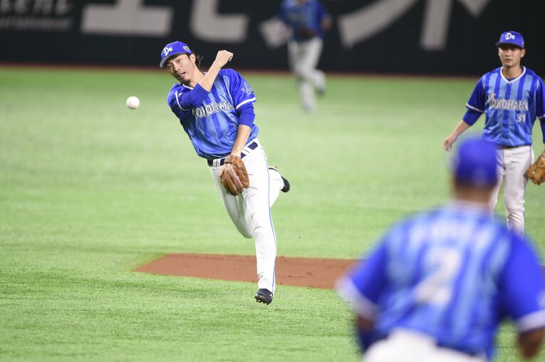 2017年、ラミレス監督の采配でセ・リーグでは異例の「9番ショート」に定着し、全試合出場した倉本寿彦。2025年もくふうハヤテで現役を続けている　©Naoya Sanuki