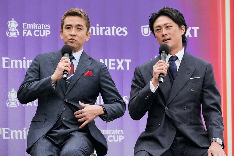 「FAカップ」の思い出を語り合う稲本潤一（左）と李忠成　©Yuki Suenaga