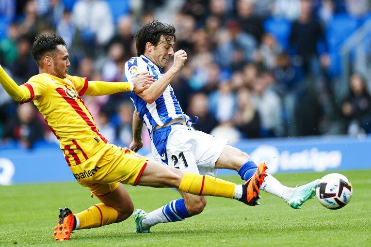 久保建英PK獲得＋シルバに絶妙アシストもドローに落胆　だが翌朝「クボ表紙の新聞」を持った地元のおじさんが…カメラマンは見た(40)