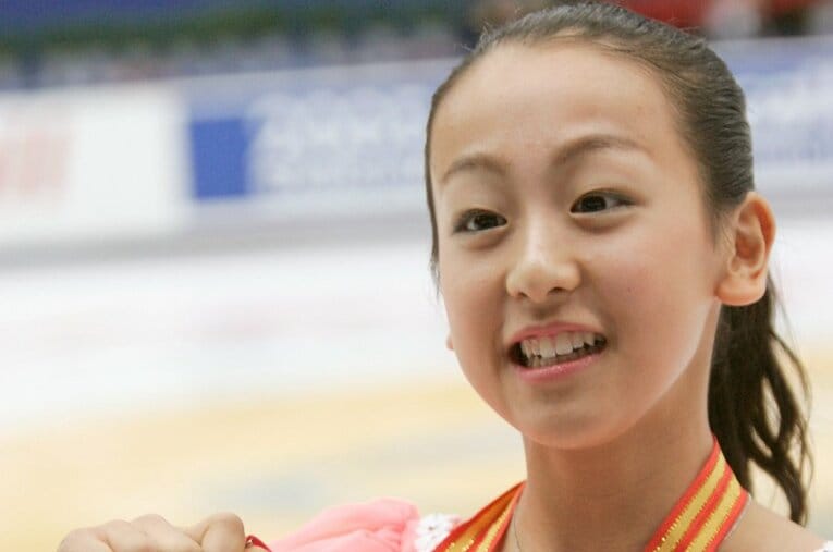 愛知県名古屋市生まれの浅田真央（当時15歳）。写真は2005年11月 ／ photograph by BUNGEISHUNJU