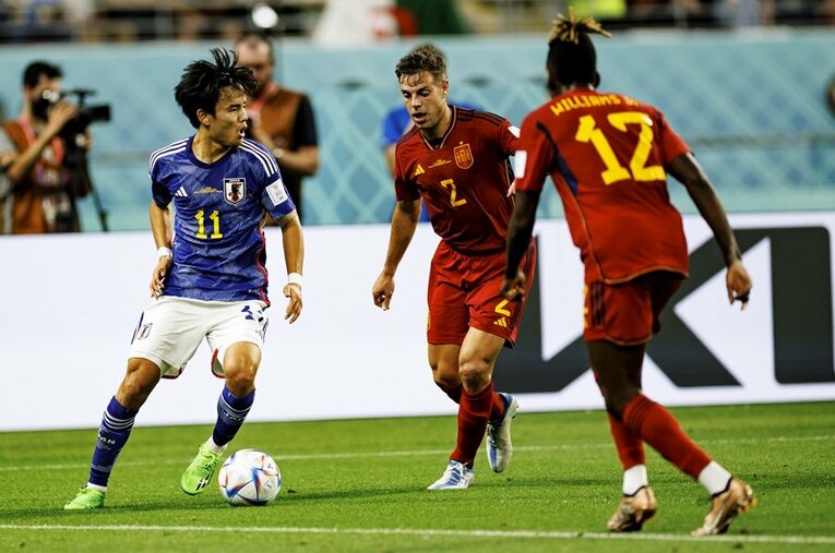 カタールW杯、日本vsスペインでの久保建英とアスピリクエタ、ニコ・ウィリアムズのマッチアップ　©Kiichi Matsumoto/JMPA