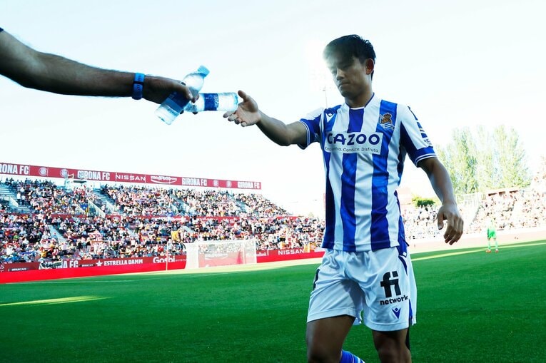 久保建英、ソシエダ同僚に「次は頼むよ」とウインク… カメラマンが収めた“1ゴール1アシスト＋余裕・信頼度アップの決定的瞬間”(9)