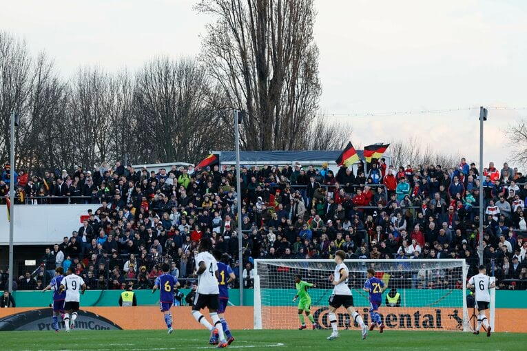 「CLやELに出ているドイツ有望株のフィジカルに負けず…」パリ世代日本代表を撮って感じた“肉体とハートの充実ぶり”(2)