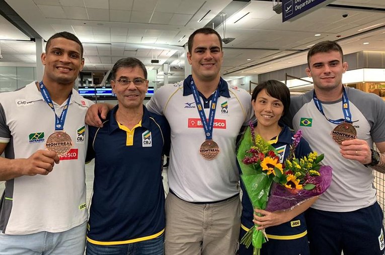 藤井裕子監督（右から2人目）らブラジル柔道選手団 ／ photograph by Yuko Fujii